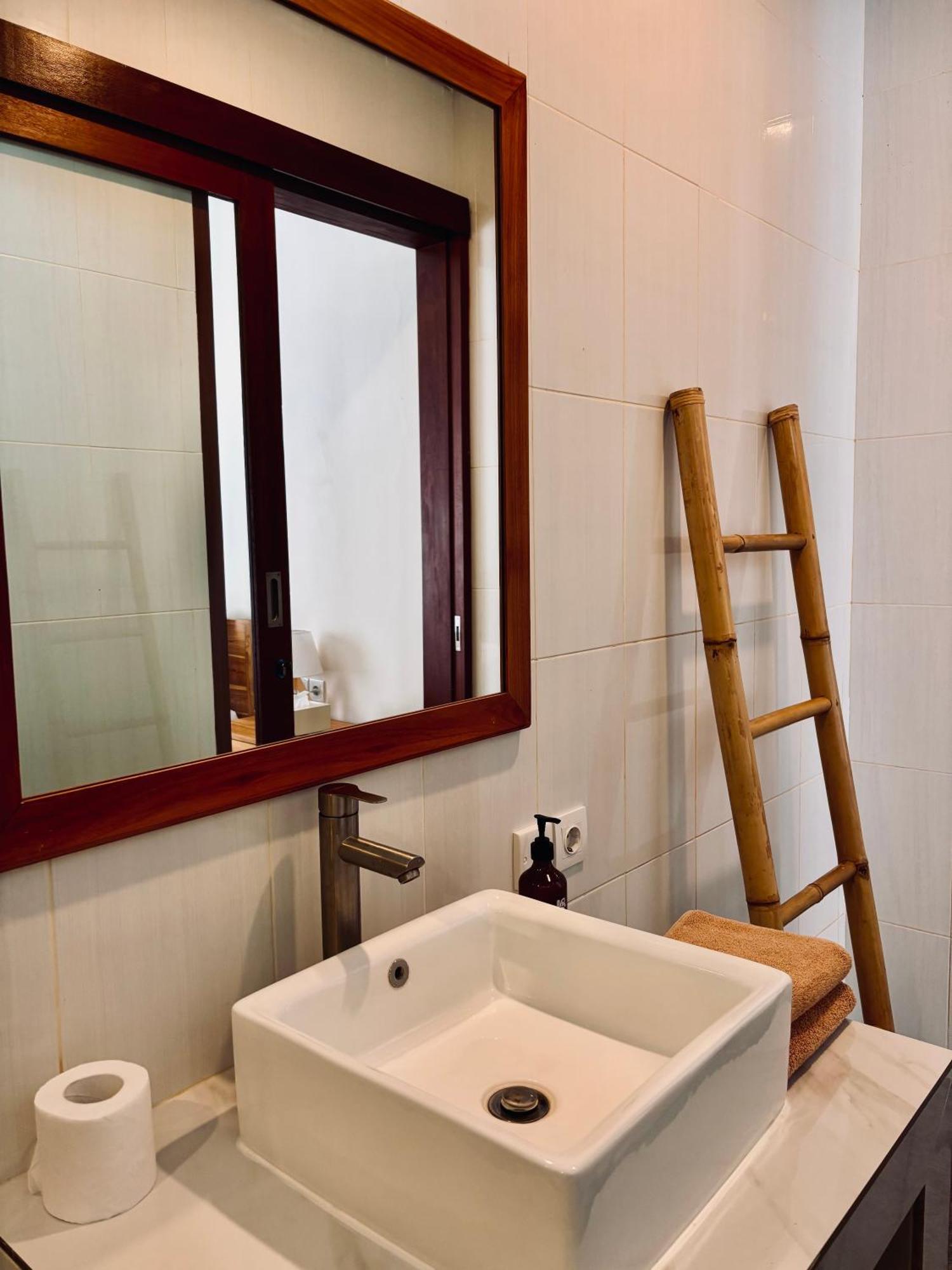 Kampana Homestay Uluwatu Esterno foto